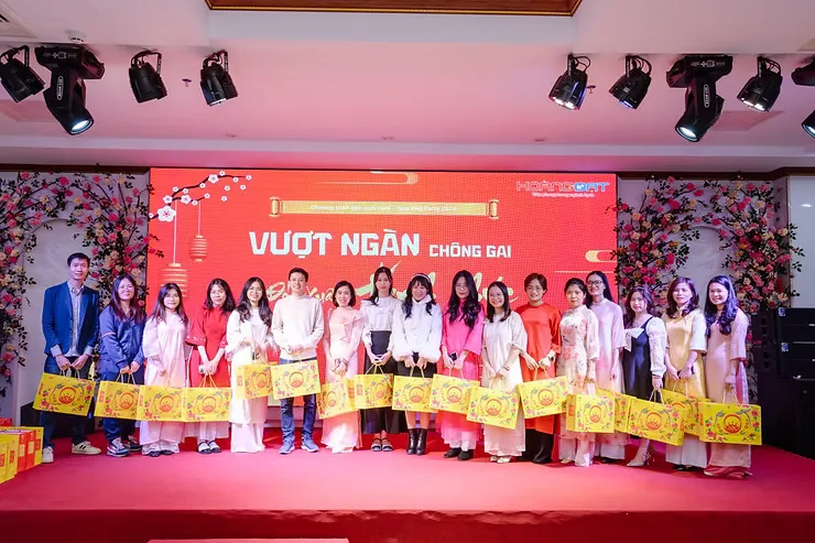 RỘN RÀNG ĐÊM TIỆC CUỐI NĂM 2024 CHỦ ĐỀ VƯỢT NGÀN CHÔNG GAI, ĐÓN XUÂN HẠNH PHÚC